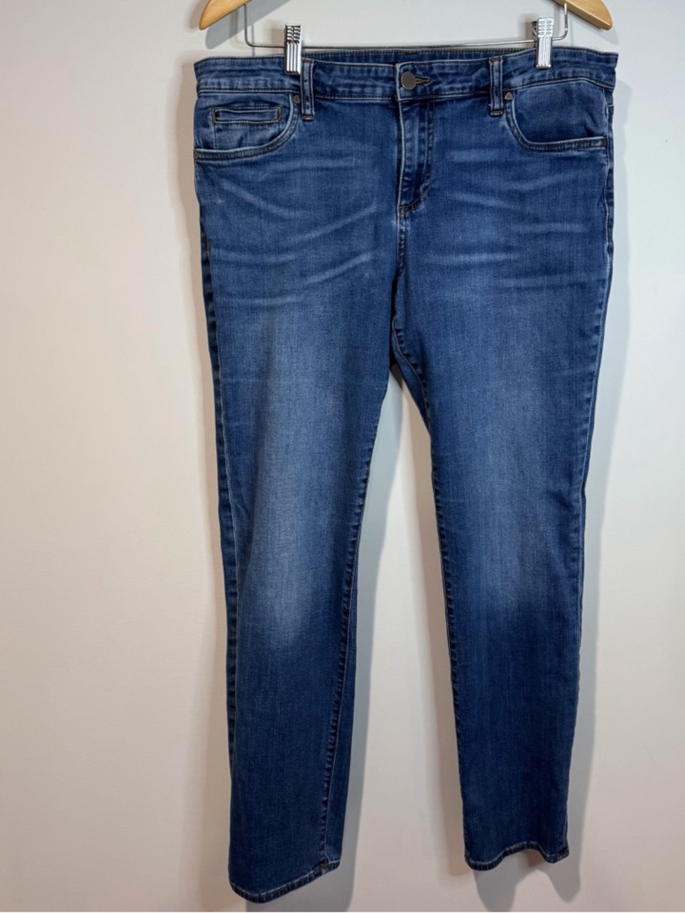 KUT From The Kloth Women’s Boyfriend Fit Medium Wash Tapered Leg Jean Size 14